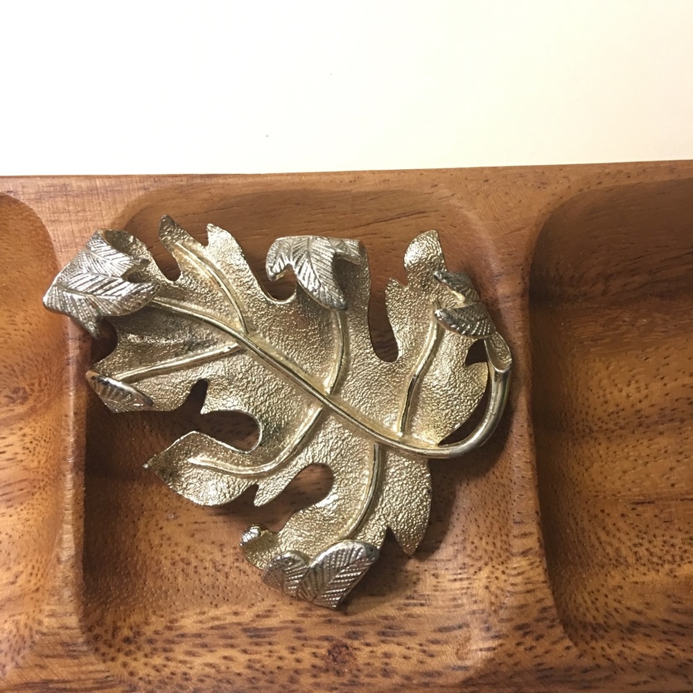 Vtg. Sarah Coventry Leaf Brooch